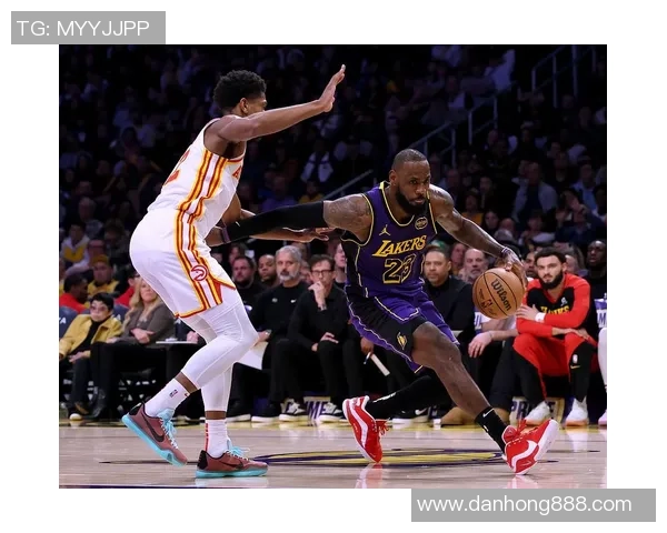 约什史密斯与詹姆斯的巅峰对决谁将成为篮球场上的传奇英雄